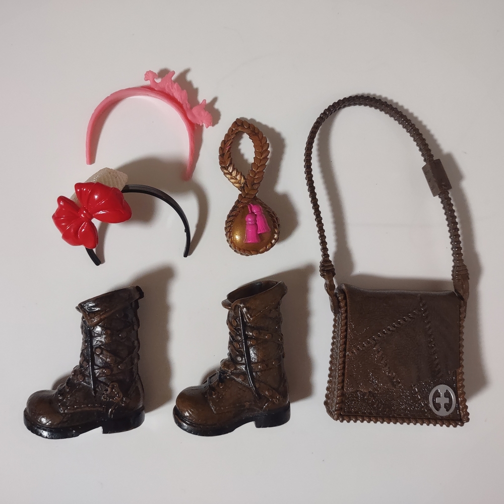 Lot Of 6 Ever After High Ashlynn Ella & Hunter Huntsman Accessories 1st Chapter